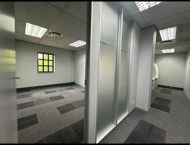 5,800M² OFFICE FOR SALE IN SUNNINGHILL